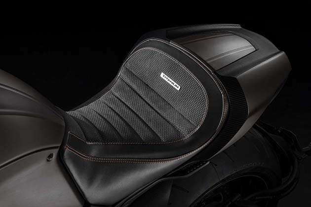 2015-Limited-Edition-Ducati-Diavel-Titanium 6