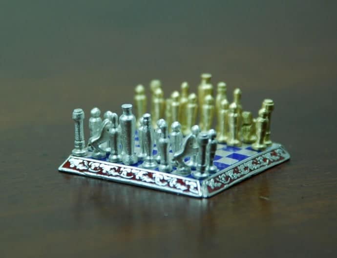 Smallest-Chess-Set-in-the-World-by-Sal-Knight 2