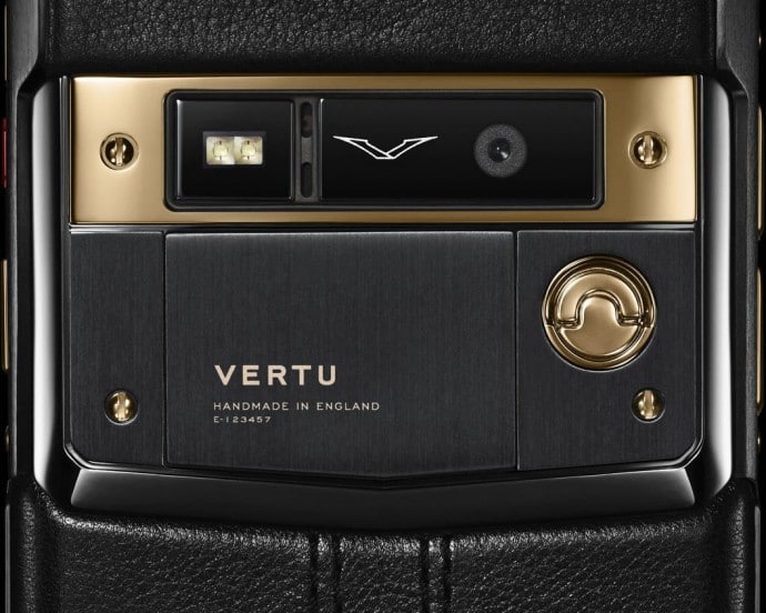 Vertu-Signature-Touch-Pure-Jet-Red-Gold 3