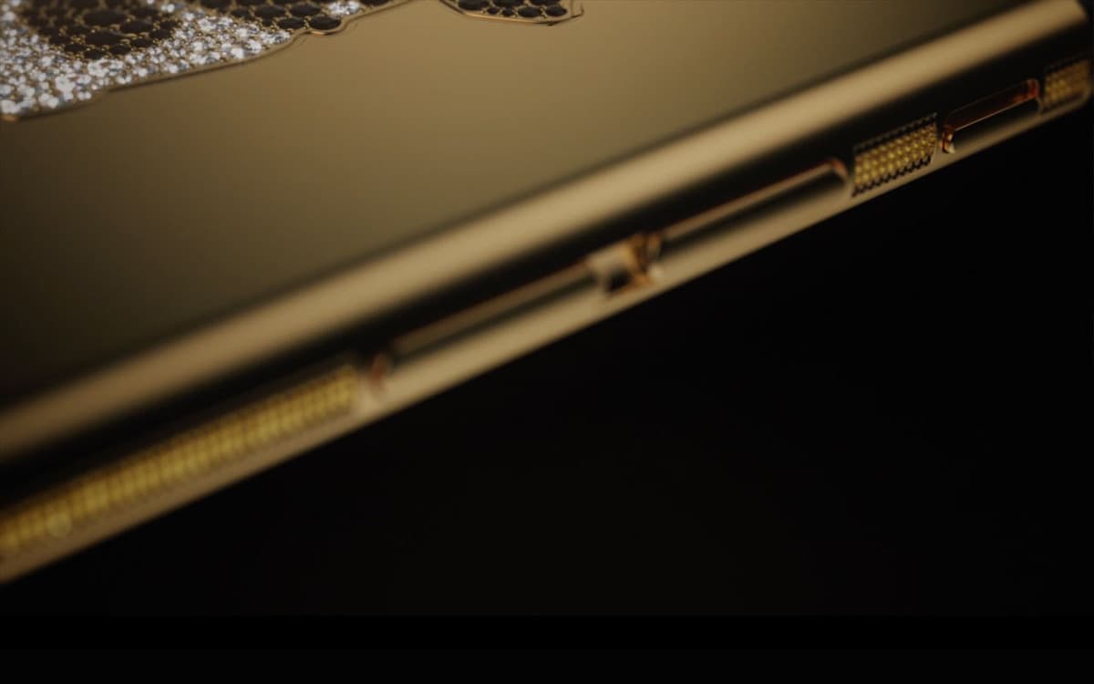 MANA SKULL is the worlds 1st and only brand to offer 18K solid gold iPhone