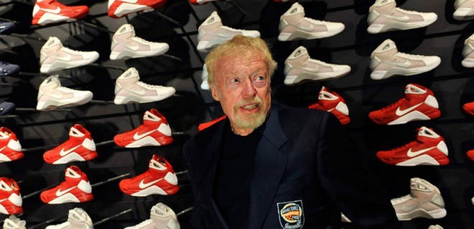 Phil Knight and the goddess of victory 00001