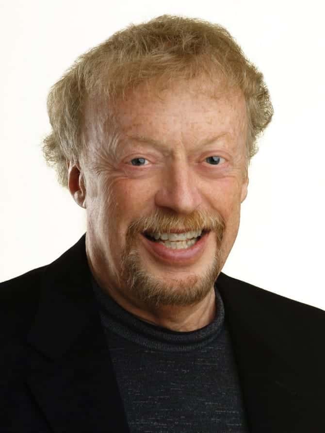 Phil Knight and the goddess of victory 00002