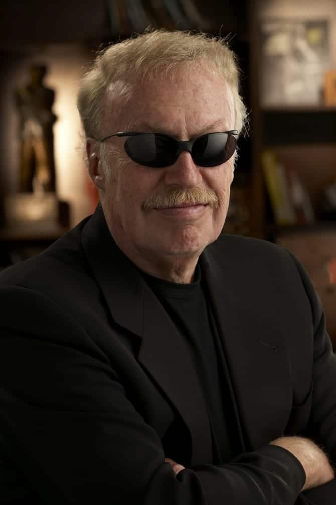 Phil Knight and the goddess of victory 00004