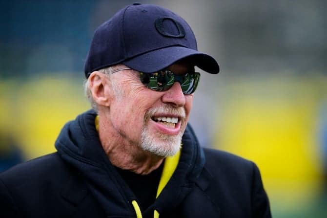 Phil Knight and the goddess of victory 00006