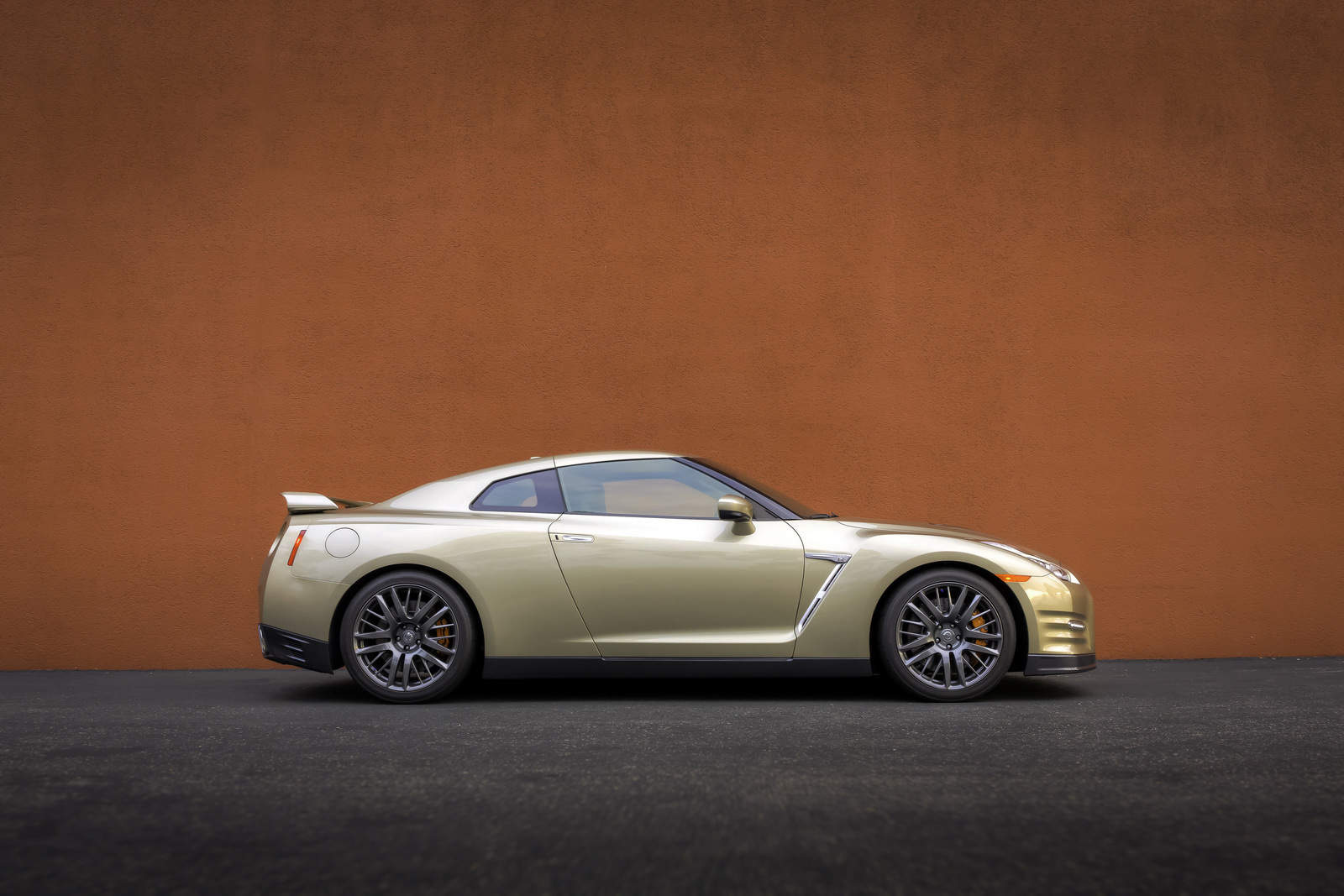 2016 Nissan GT-R 45th Anniversary Gold Edition 11