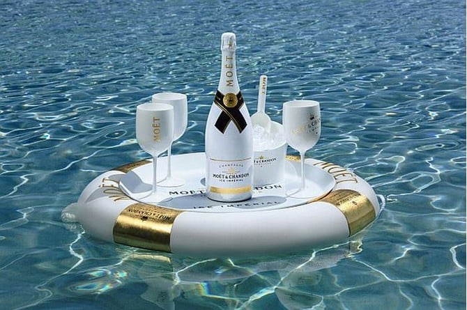 Moët Ice Impérial serving tray 2