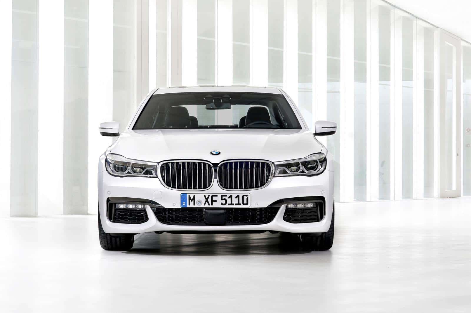 2016-BMW-7-Series-17