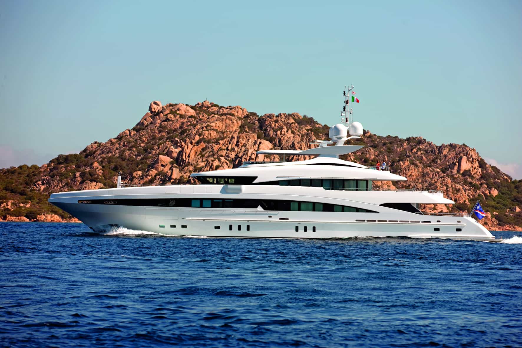 how big is leonardo dicaprio's yacht