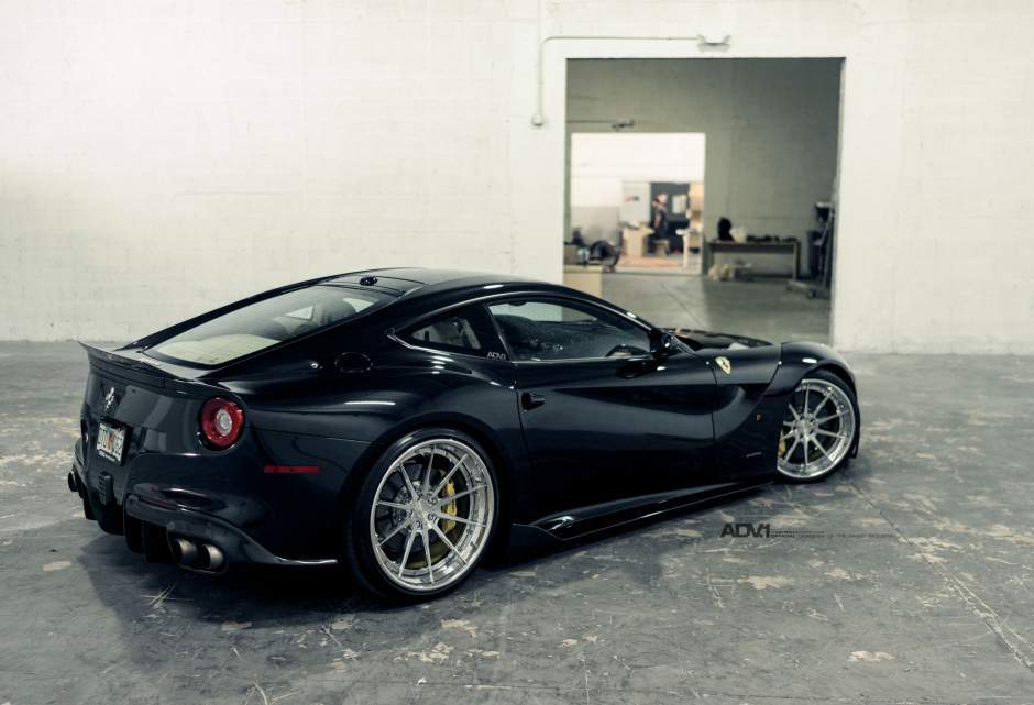 Ferrari-F12-15