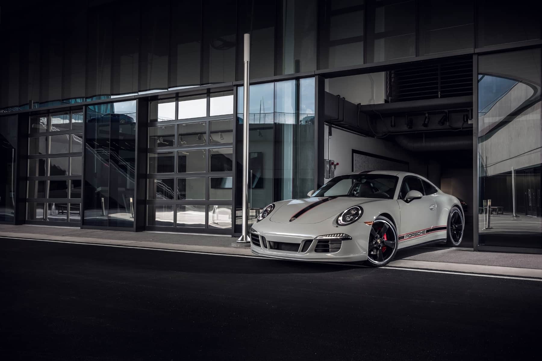 Porsche-911-GTS-4