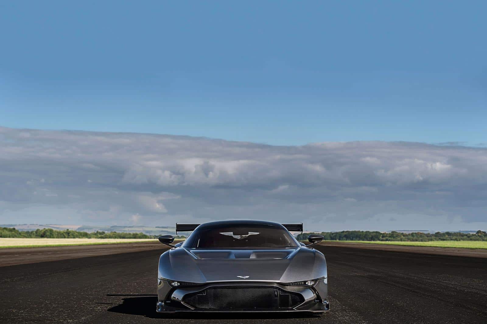 Aston-Martin-Vulcan-8