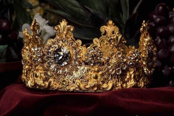 Dolce-Gabbana-Exclusive-Crown-1