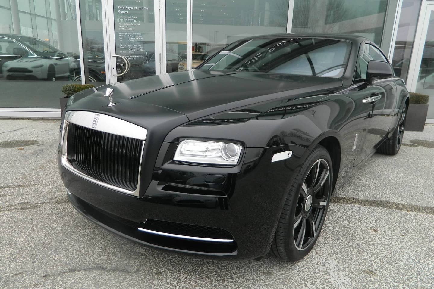 Rolls-Royce-Wraith-Carbon-Fiber-11