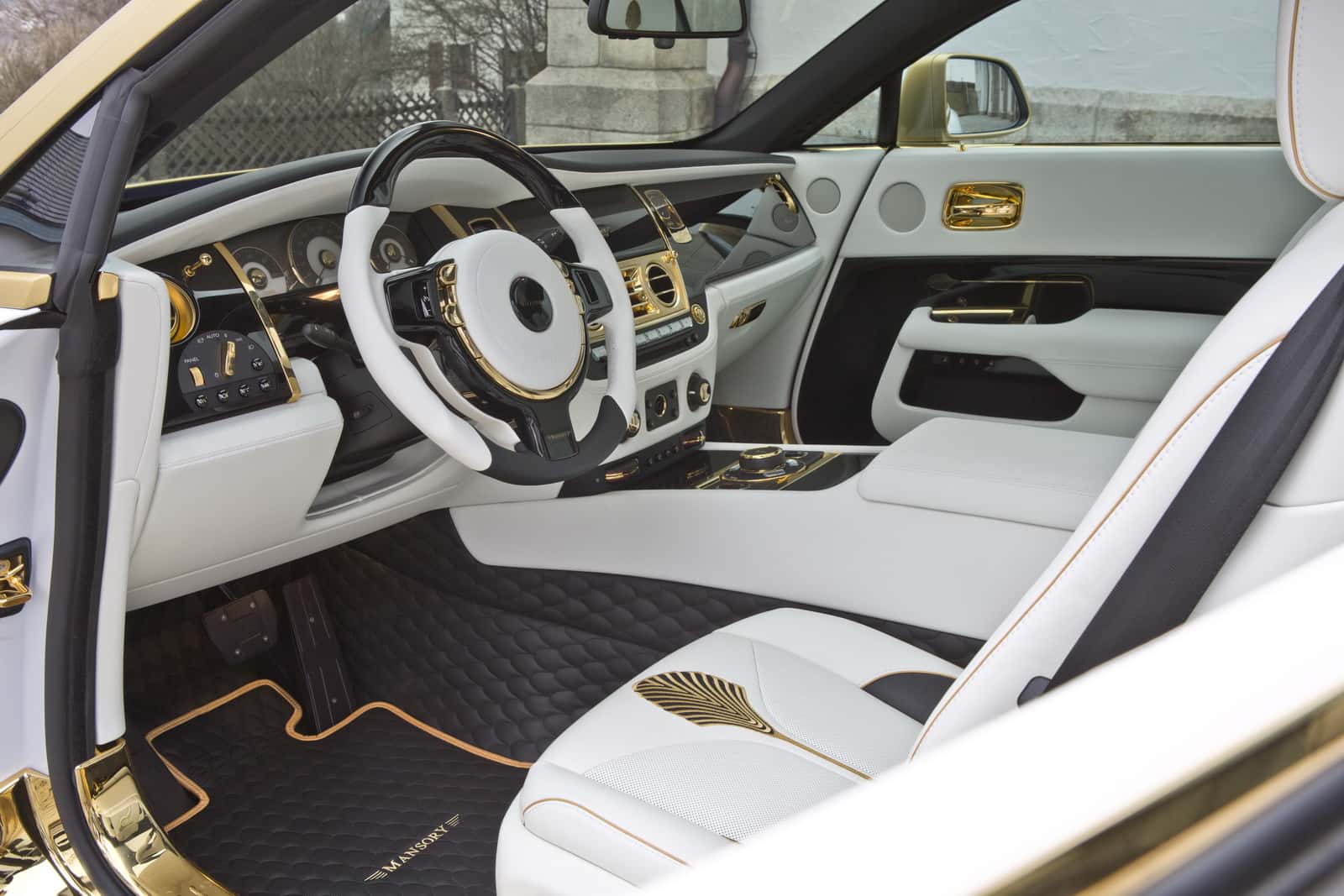 Rolls-Royce-Wraith-Palm-Edition-999-Gold-7