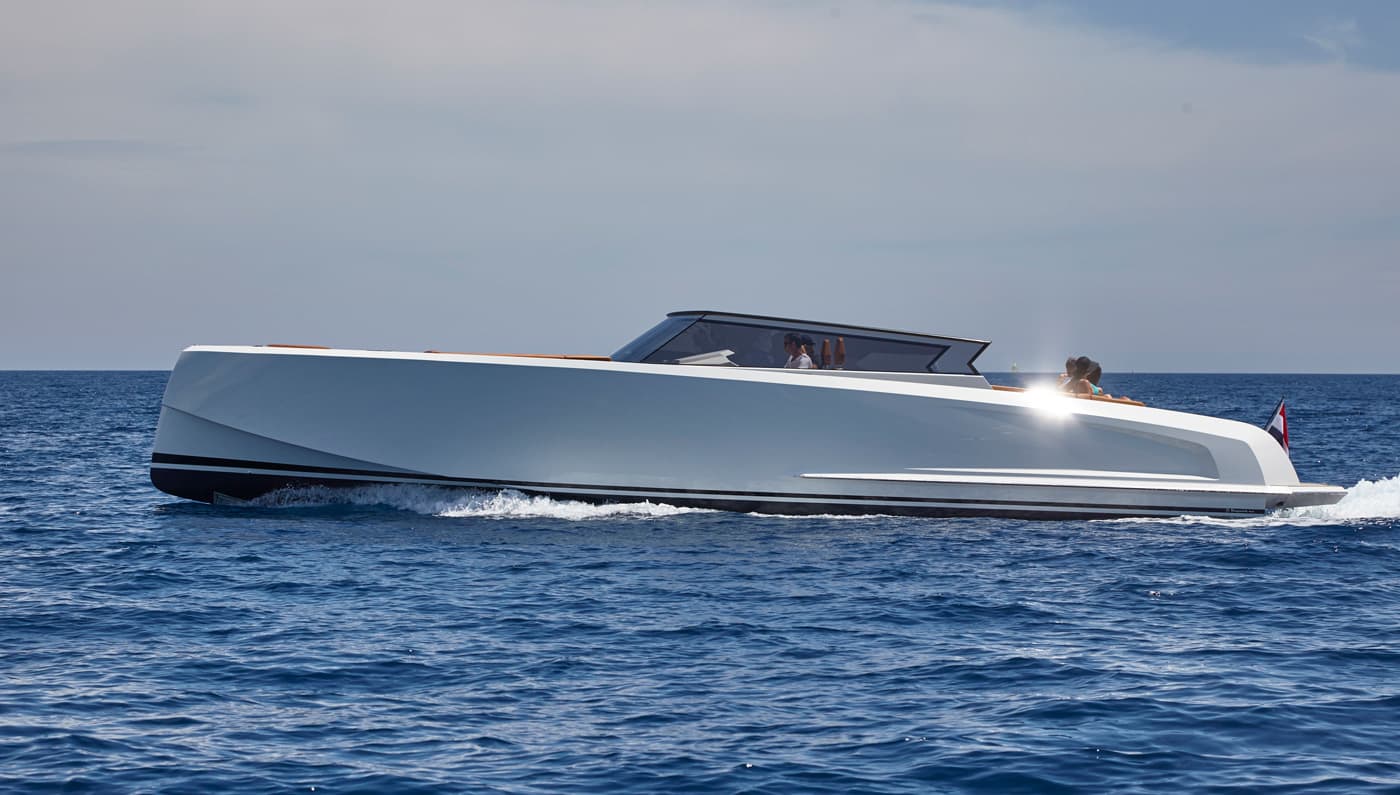 Vanquish VQ48 sports boat 4