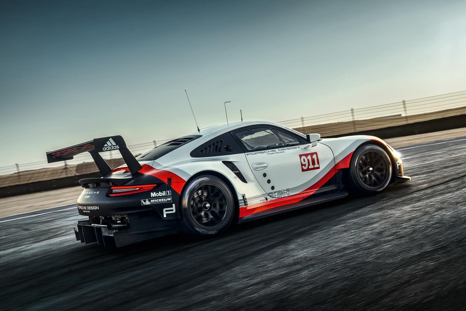 Official Porsche 911 RSR 3
