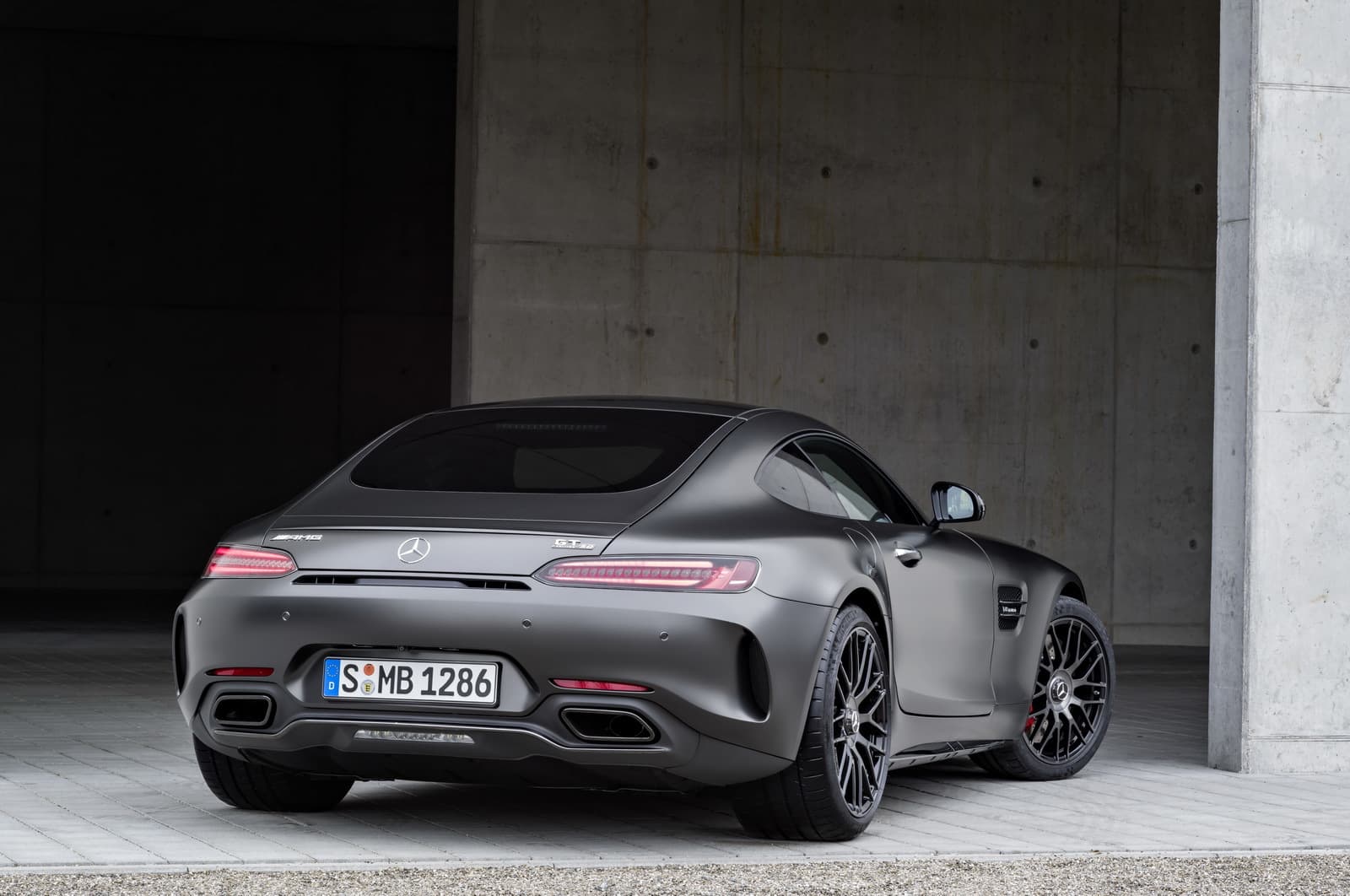 official-2018-mercedes-amg-gt-c-edition-50-3