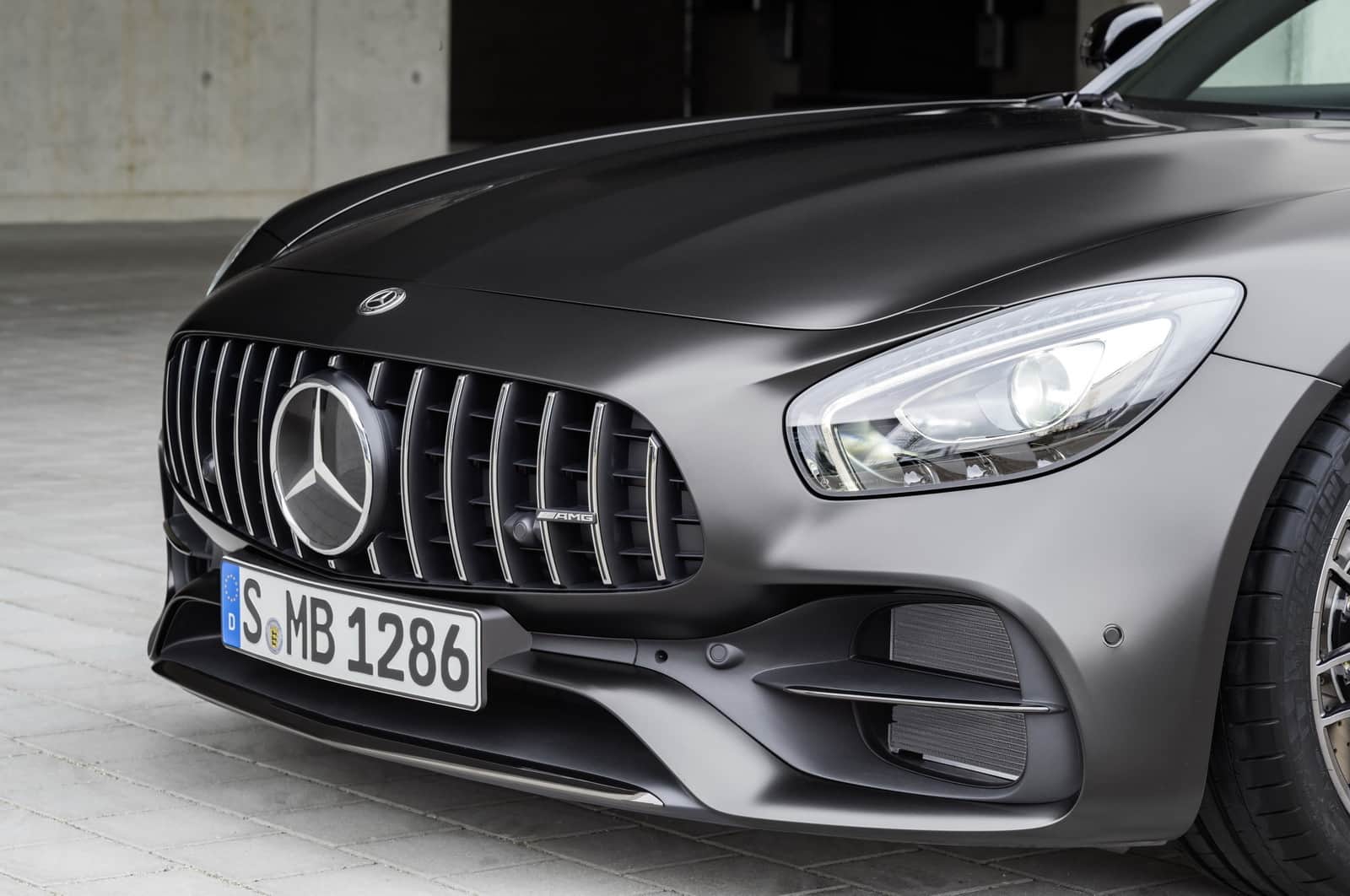 official-2018-mercedes-amg-gt-c-edition-50-9