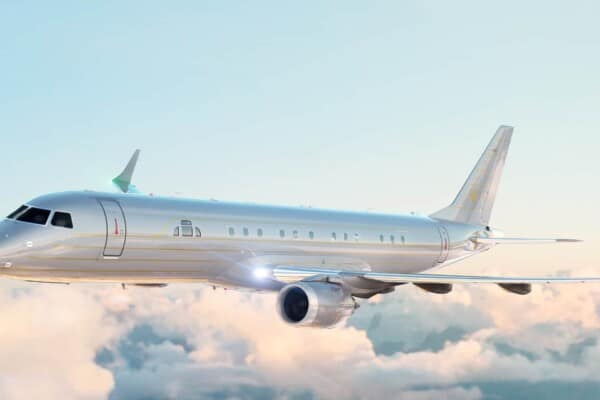 Embraer Lineage 1000E Hollywood 1