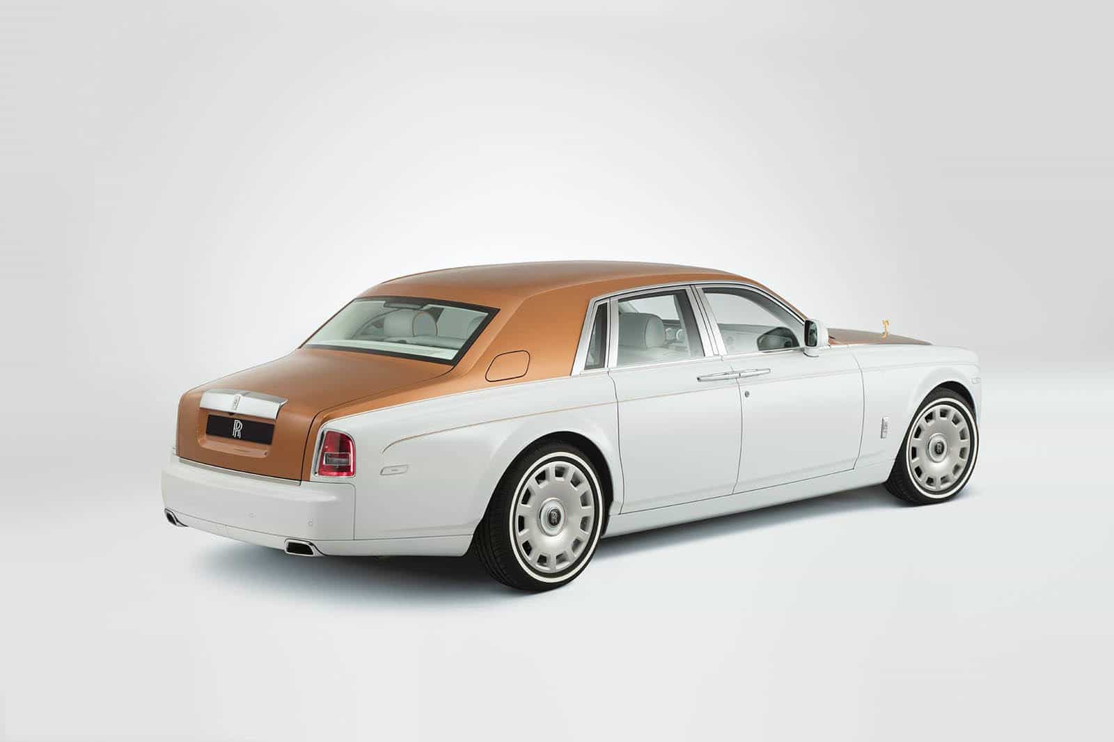 Rolls-Royce-Phantom-Sheikh-Zayed-Grand-Mosque-2
