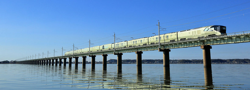 Shiki-Shima-Train-Suite-1