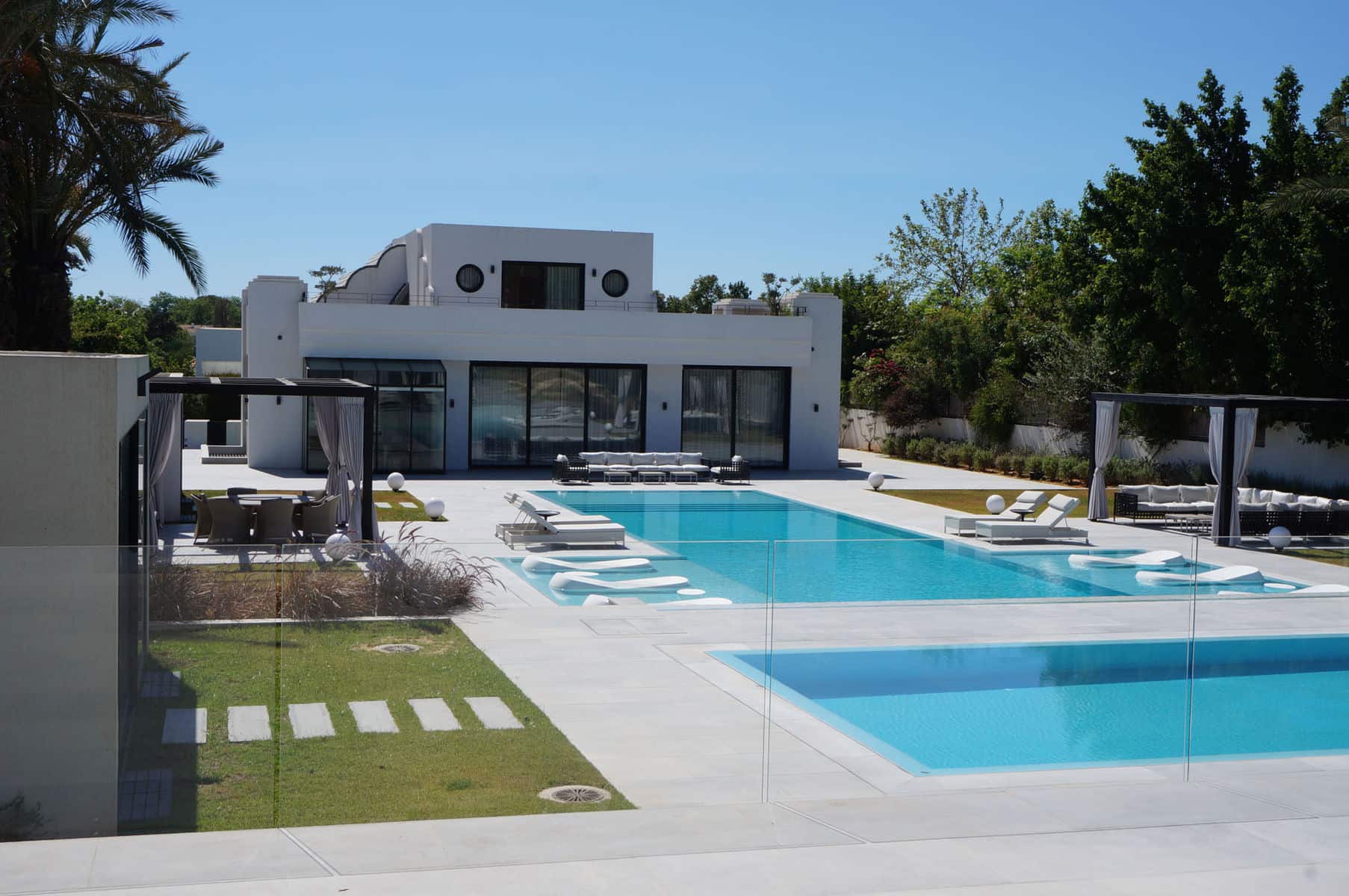 Kfar Shmaryahu Estate Could be Your Dream Home in Israel