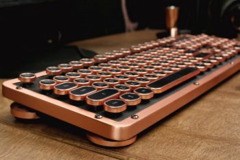 Azio Retro Classic keyboard 3