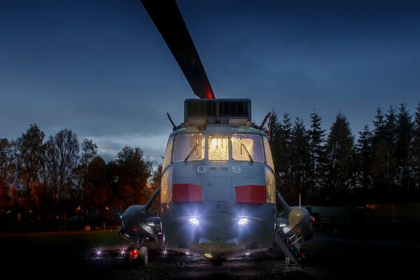 helicopter-hotel-room-glamping-sea-king-2