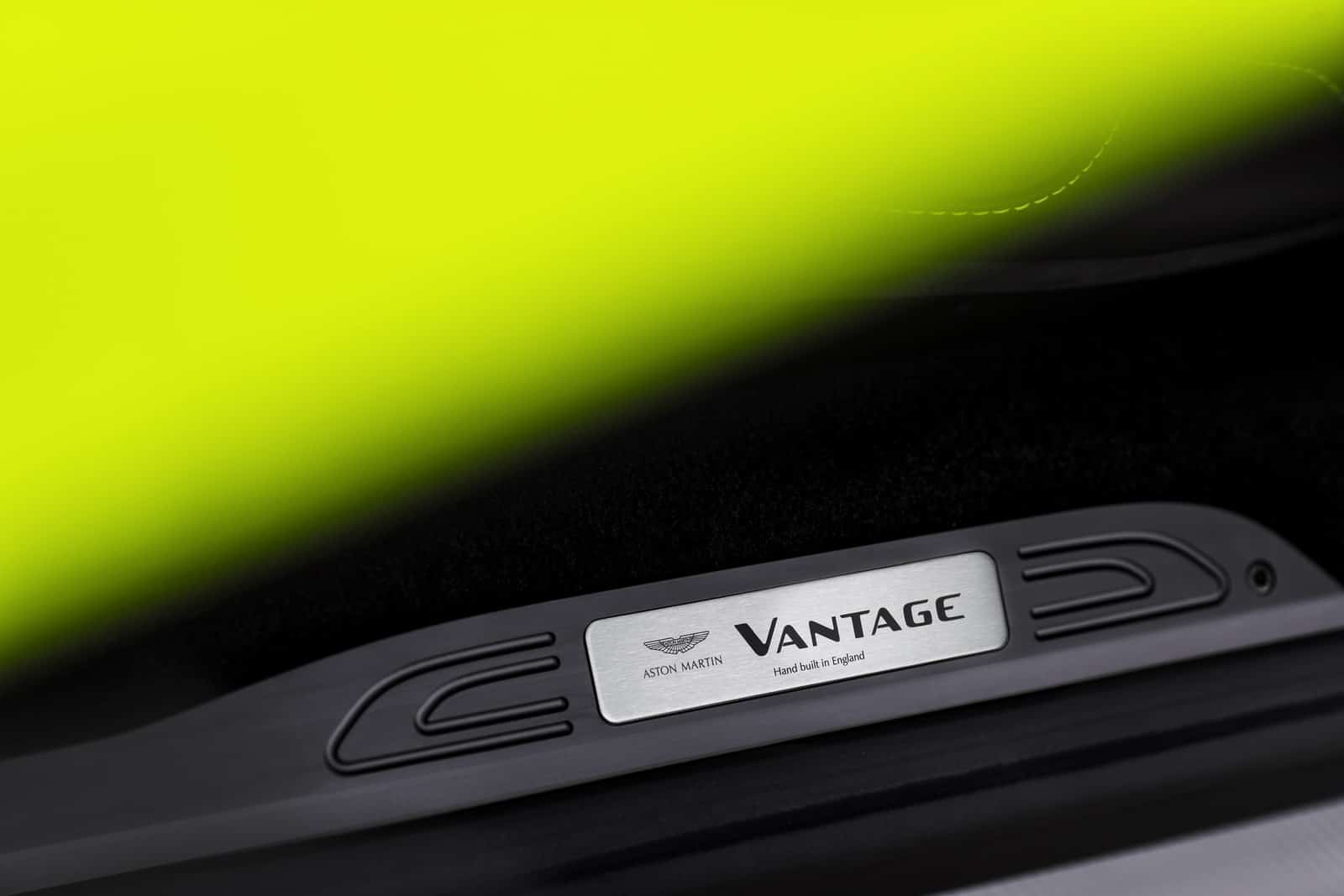 Aston Martin Vantage 13