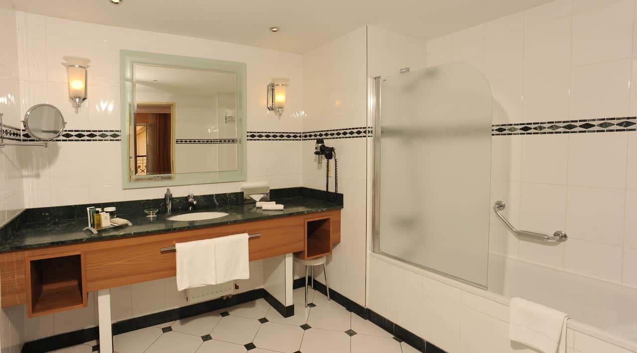 Phòng tắm của khách sạn Hilton Imperial Dubrovnik