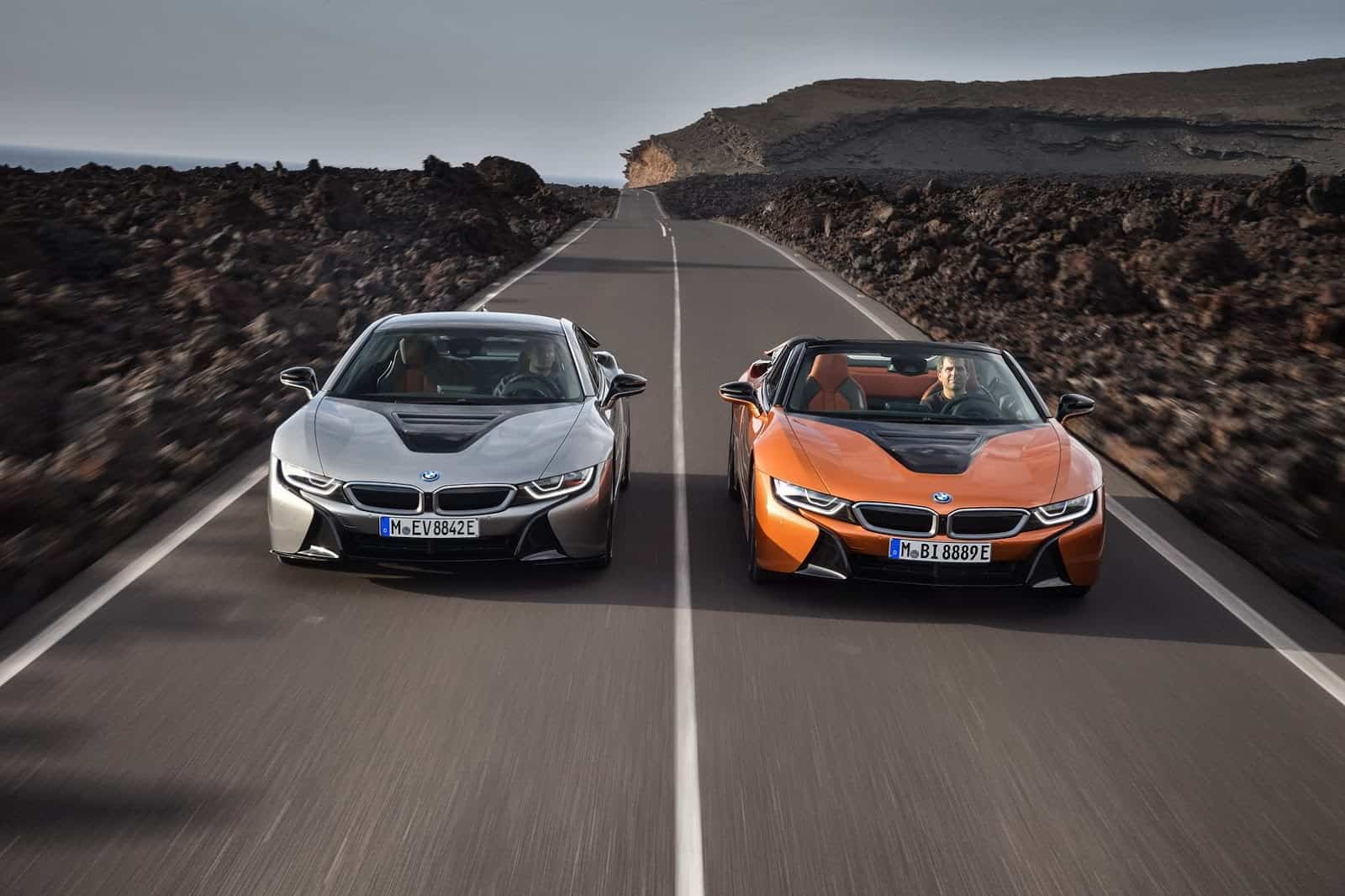2019-BMW-i8-Roadster-Coupe-03