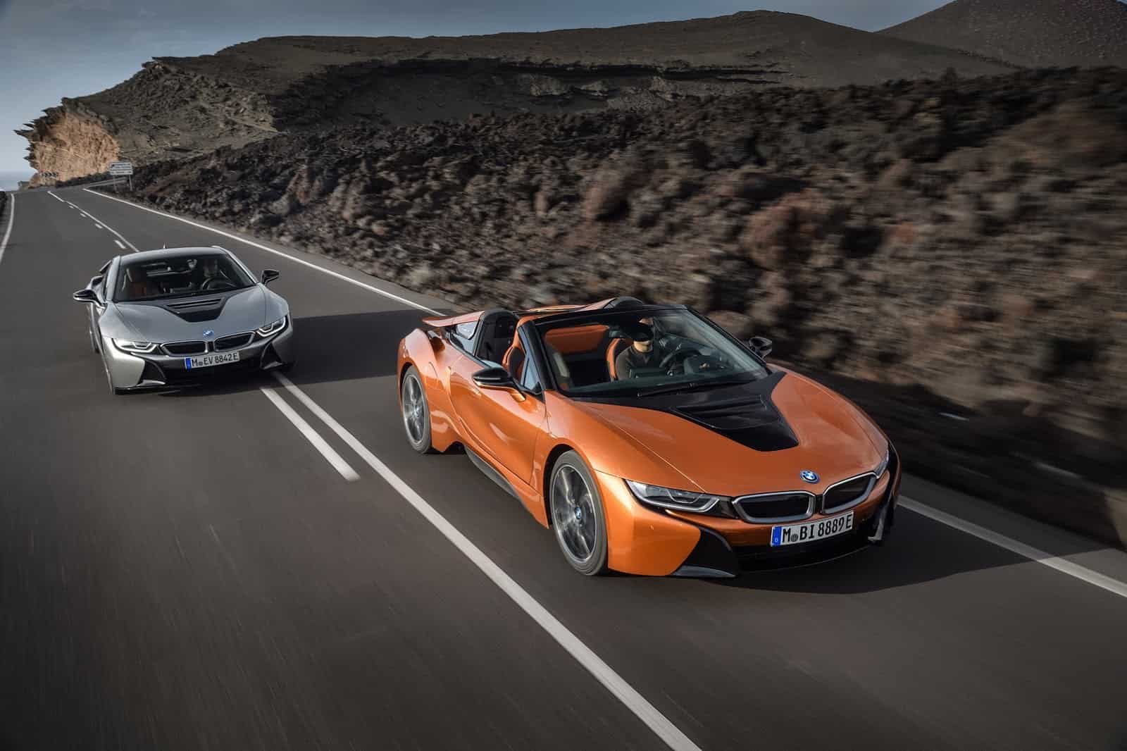 2019-BMW-i8-Roadster-Coupe-04