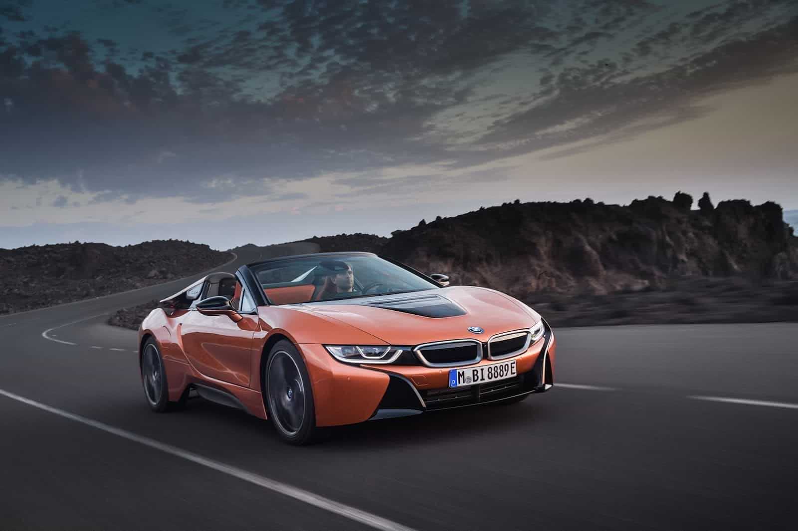 2019-BMW-i8-Roadster-Coupe-07