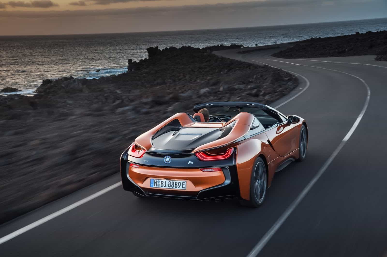 2019-BMW-i8-Roadster-Coupe-08