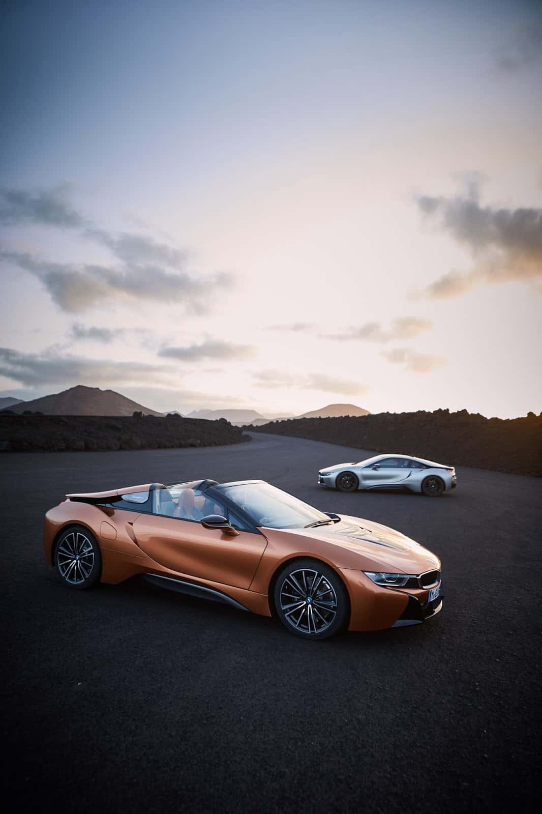 2019-BMW-i8-Roadster-Coupe-09