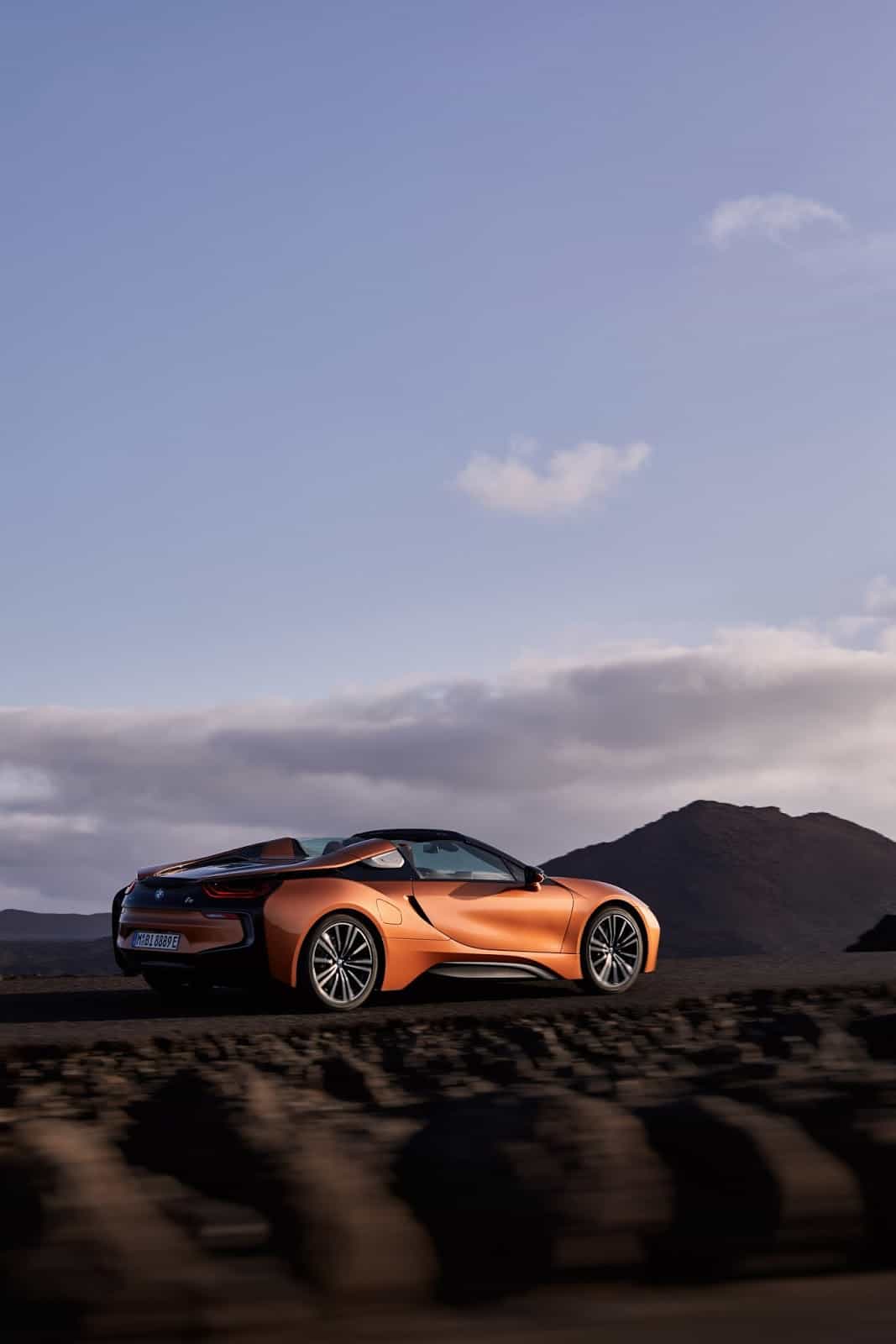 2019-BMW-i8-Roadster-Coupe-10