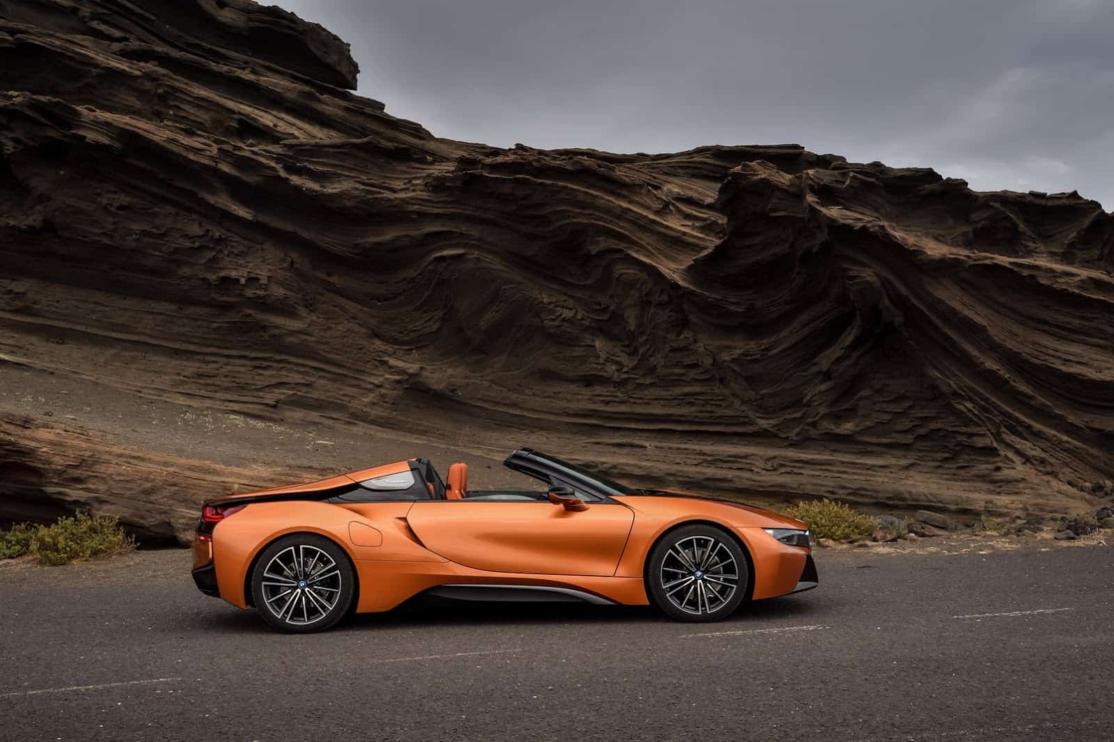 2019-BMW-i8-Roadster-Coupe-11