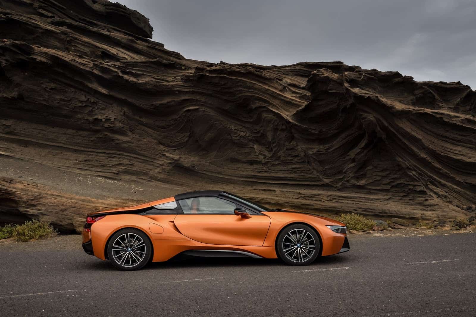 2019-BMW-i8-Roadster-Coupe-12