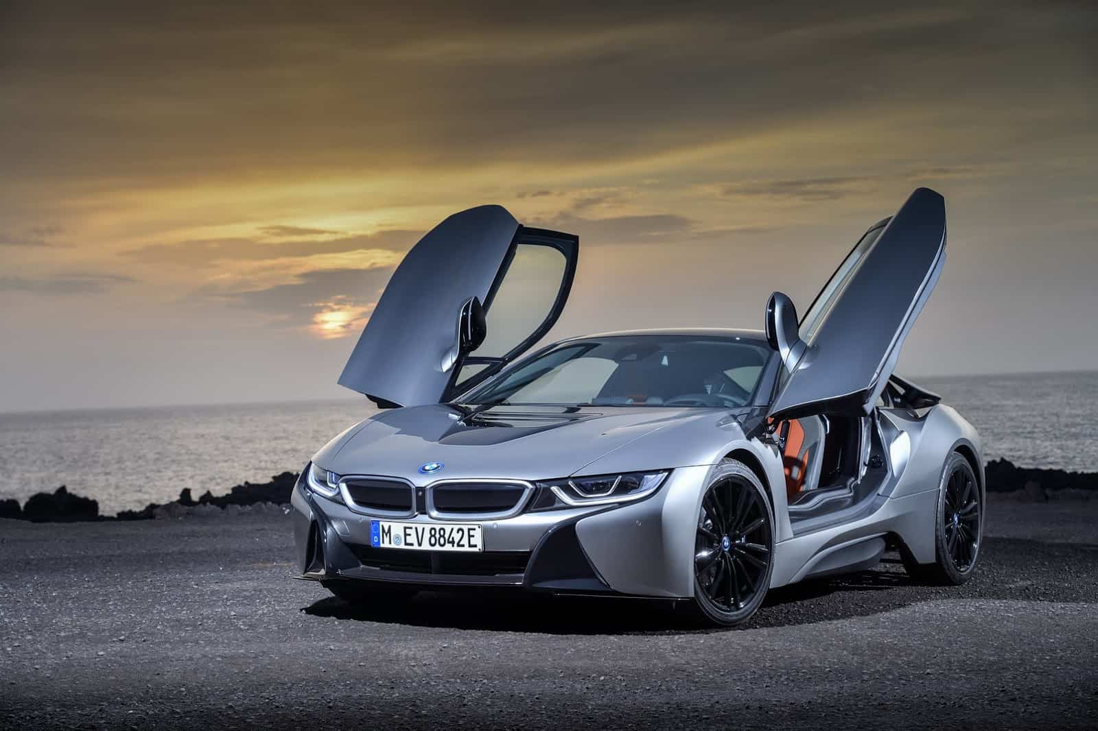 2019-BMW-i8-Roadster-Coupe-15