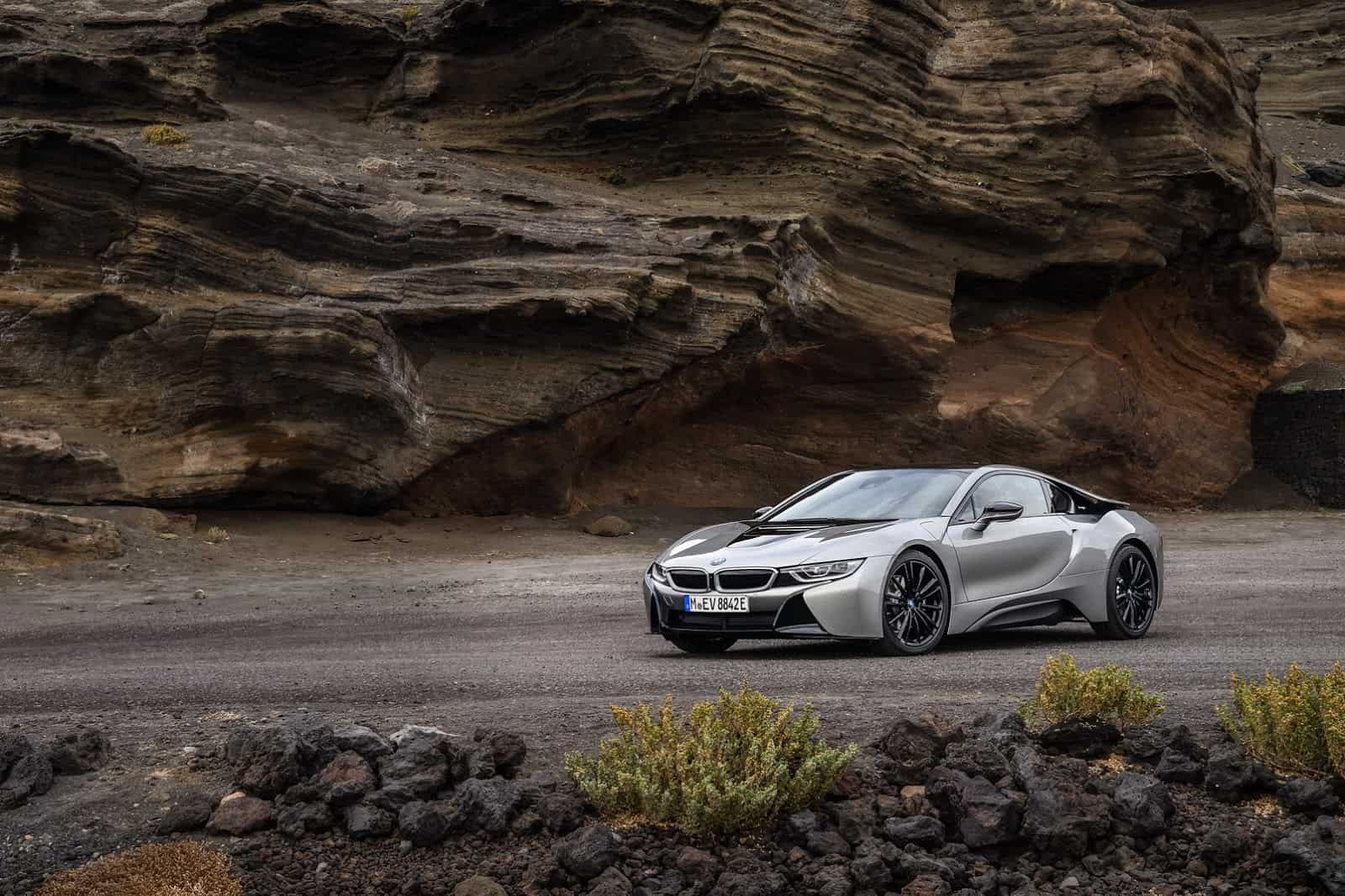 2019-BMW-i8-Roadster-Coupe-16