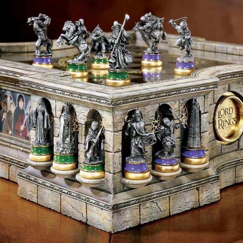 Featured image of post Lord Of The Rings Chess Set Worth - The set includes the lord of the rings chess board.