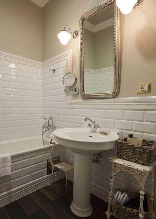Château Amade double room bathroom