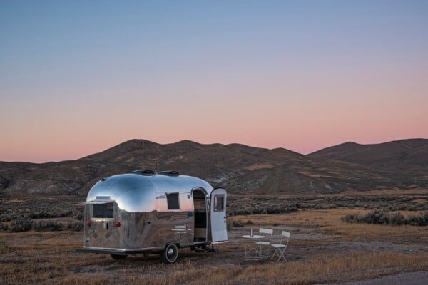 Airstream-Bambi-II-Mobile-Office-By-Edmonds-Lee-4