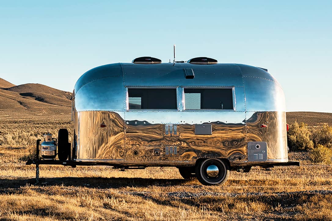 Airstream-Bambi-II-Mobile-Office-By-Edmonds-Lee-5