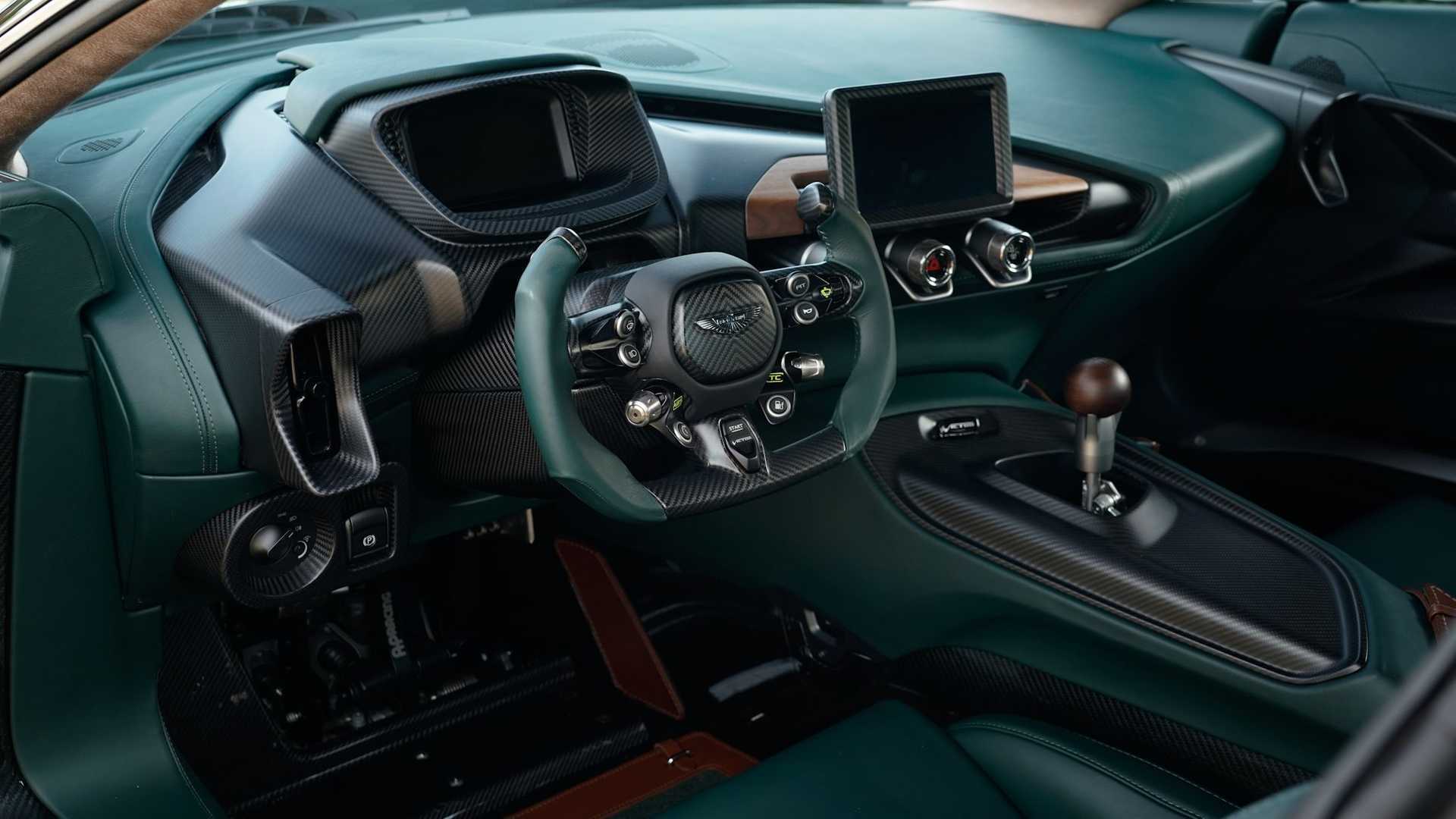 Aston Martin Victor 19