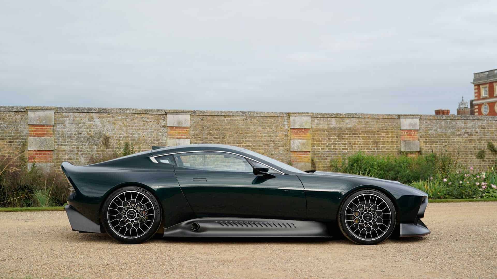 Aston Martin Victor 4