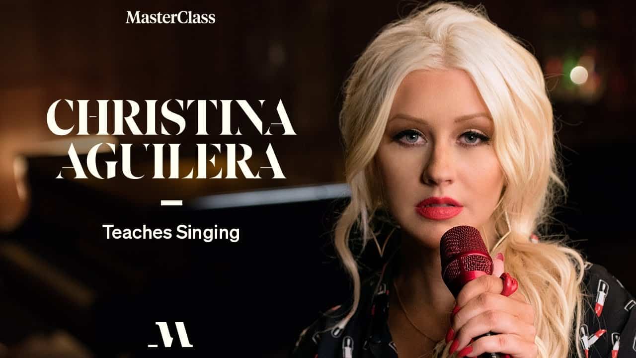 Christina Aguilera – Singing