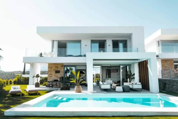 10 Tips and Tricks That Can Help You Purchase a Luxurious Home in a Foreign Country