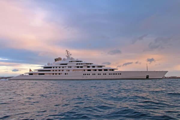 These Are The 25 Biggest Yachts in the World!