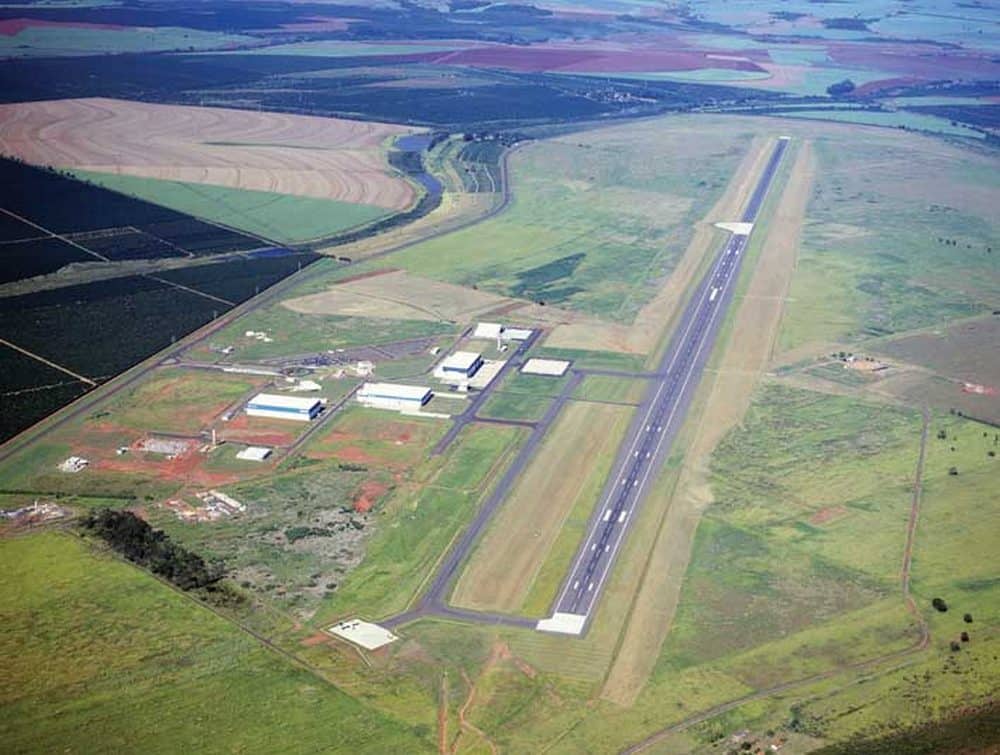 Embraer Unidade Gavião Peixoto Airport runway